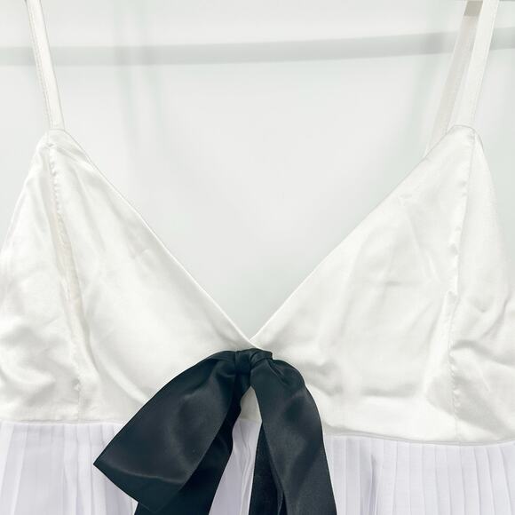 Forever 21 Women Y2K Coquette Whimsigoth Bow Flounce Satin Cami Top Size M White - Picture 3 of 9